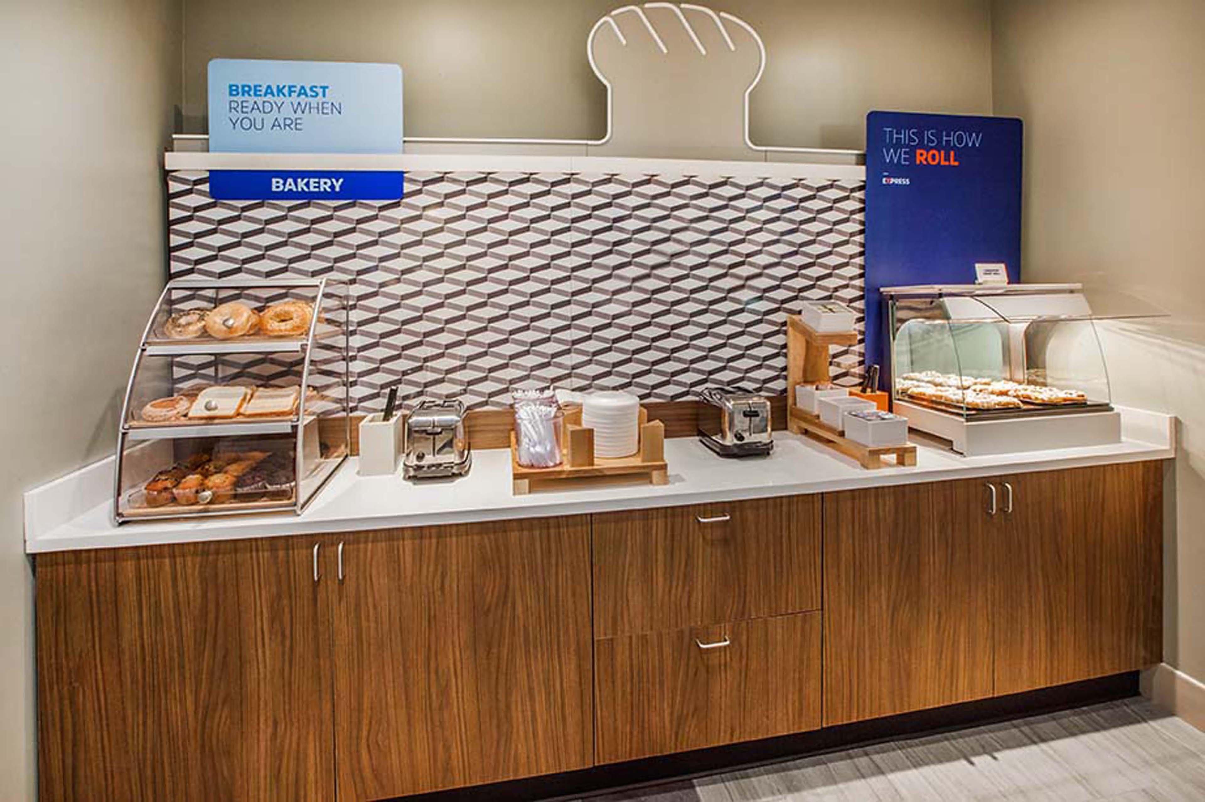 Holiday Inn Express Ontario By Ihg Creekside Εξωτερικό φωτογραφία