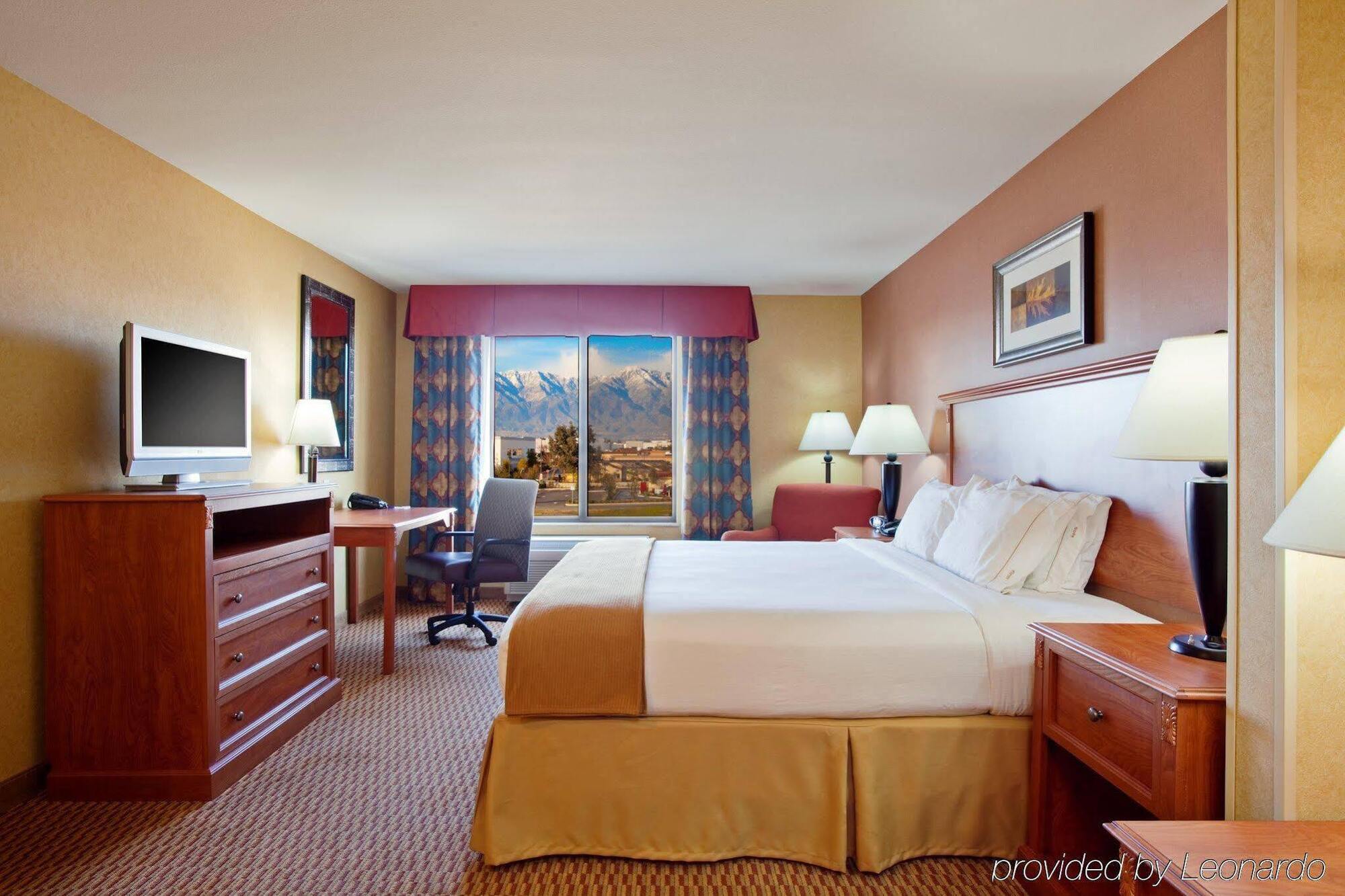 Holiday Inn Express Ontario By Ihg Creekside Εξωτερικό φωτογραφία